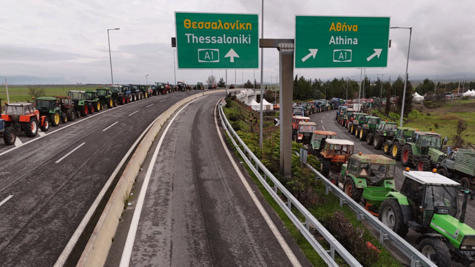 Οι αγρότες κλείνουν και παρακαμπτήριους: 12 ώρες Αθήνα-Θεσσαλονίκη